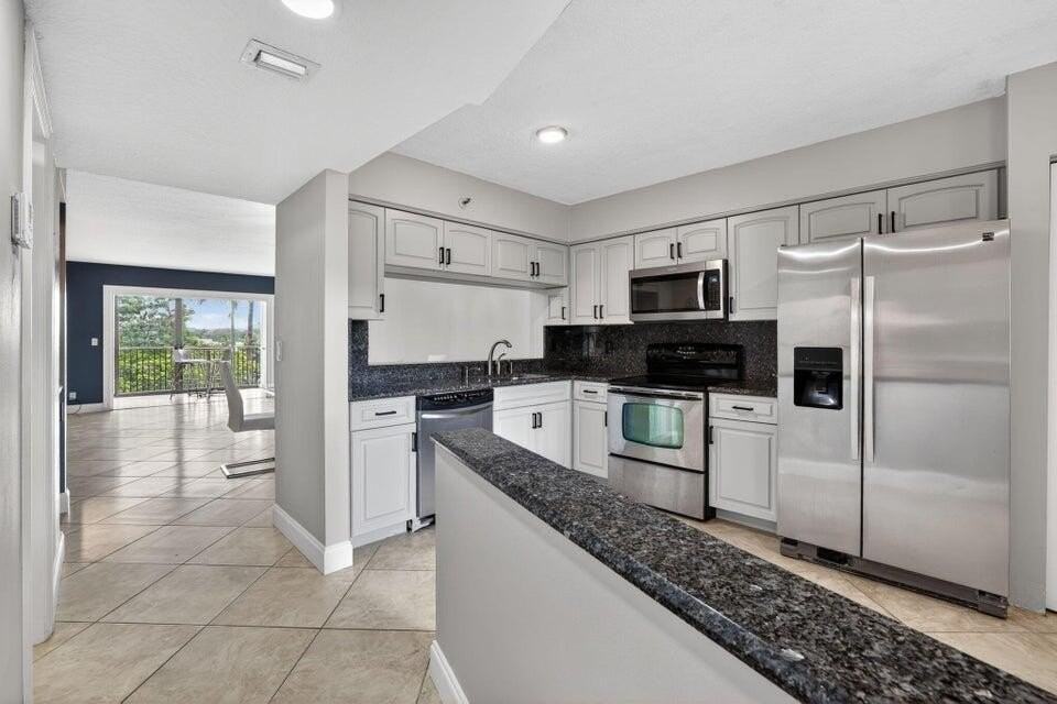 2206 S Cypress Bend Dr #401 - Photo 4 of 14