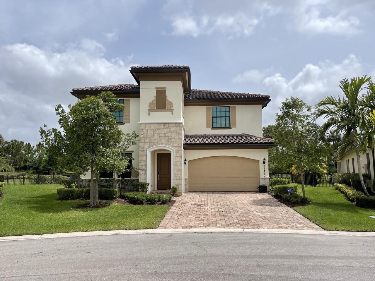 11720 Waterway Cir - Photo 3 of 50