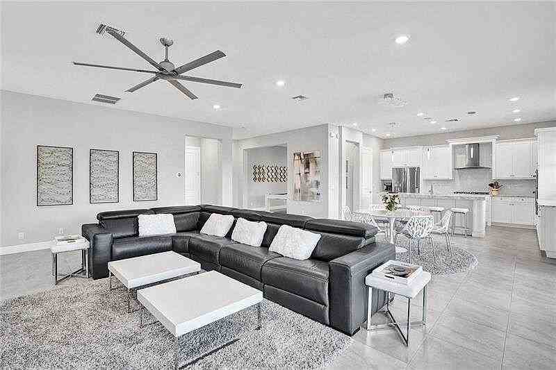 11720 Waterway Cir - Photo 4 of 50