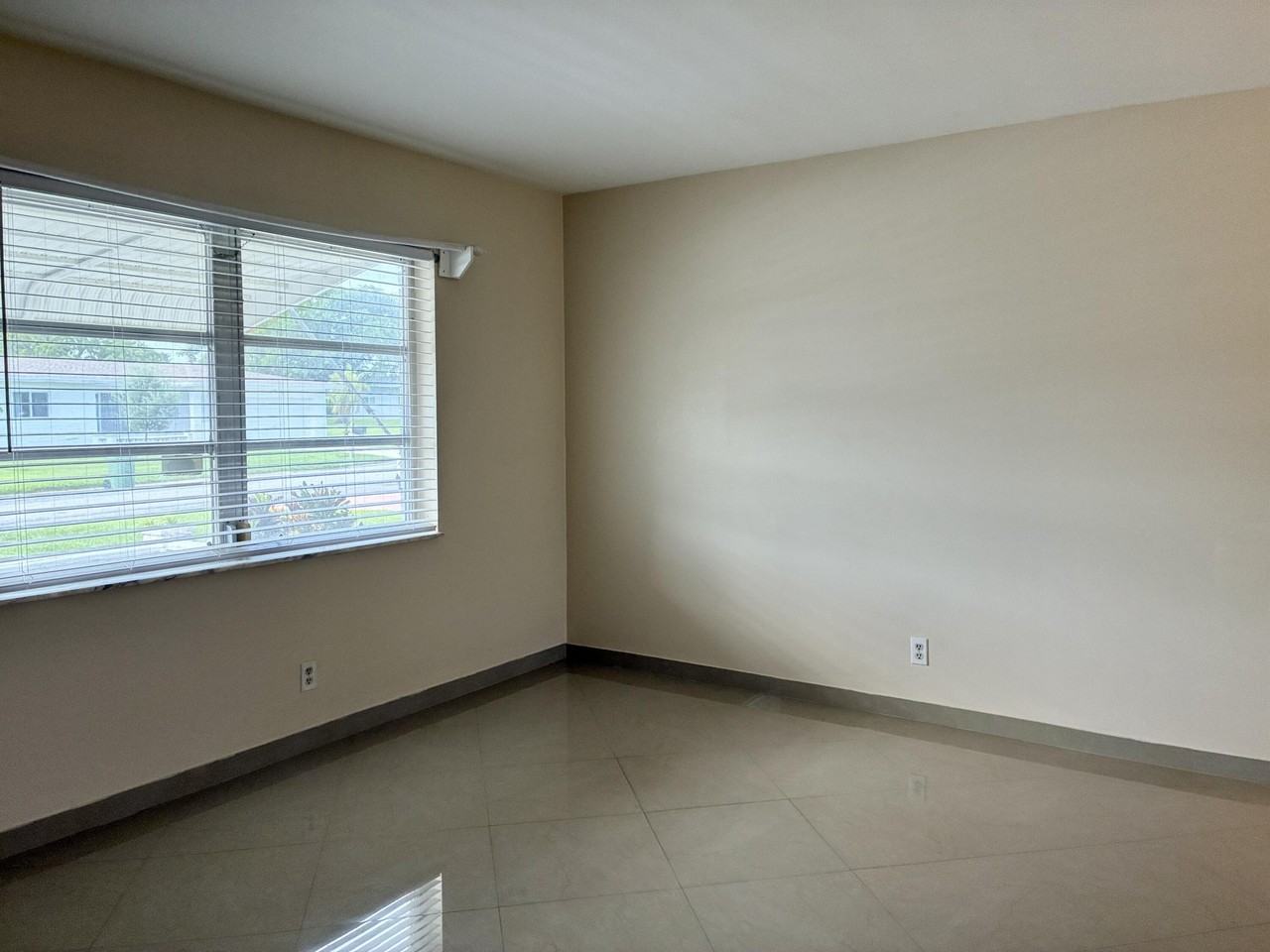 7470 Nw 7th Pl - Photo 3 of 28
