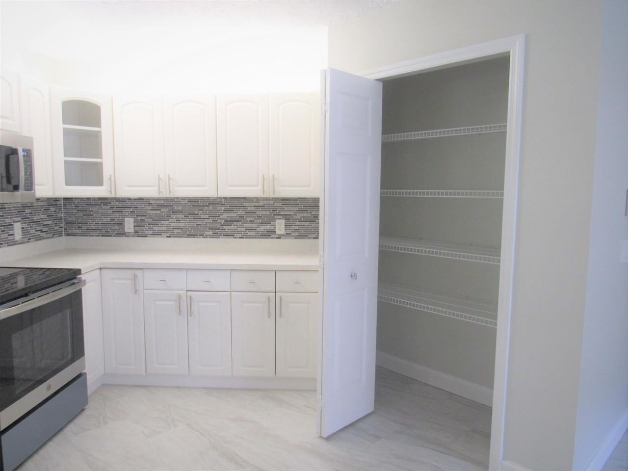 1242 Sw Melrose Ave - Photo 5 of 46
