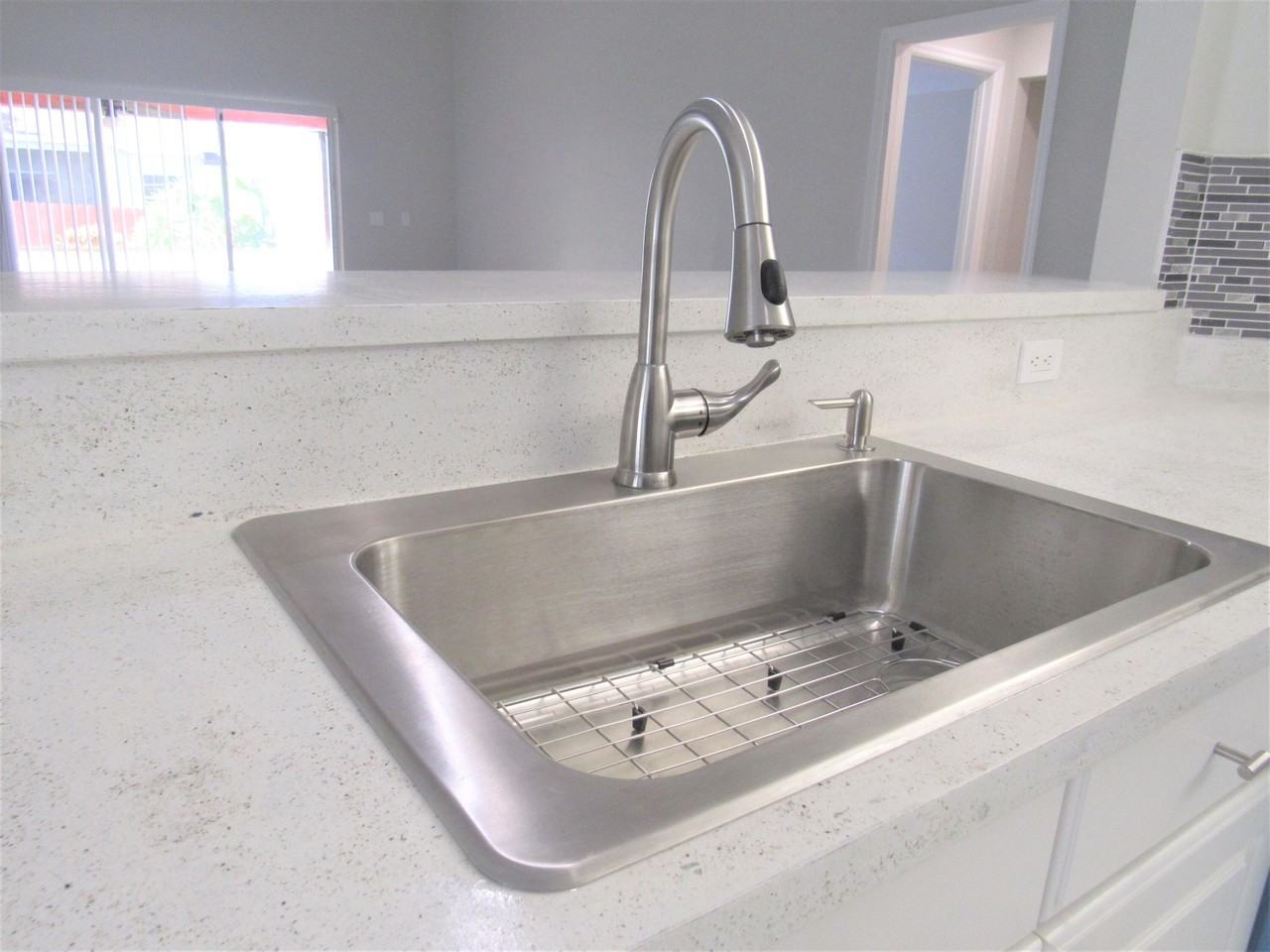 1242 Sw Melrose Ave - Photo 7 of 46