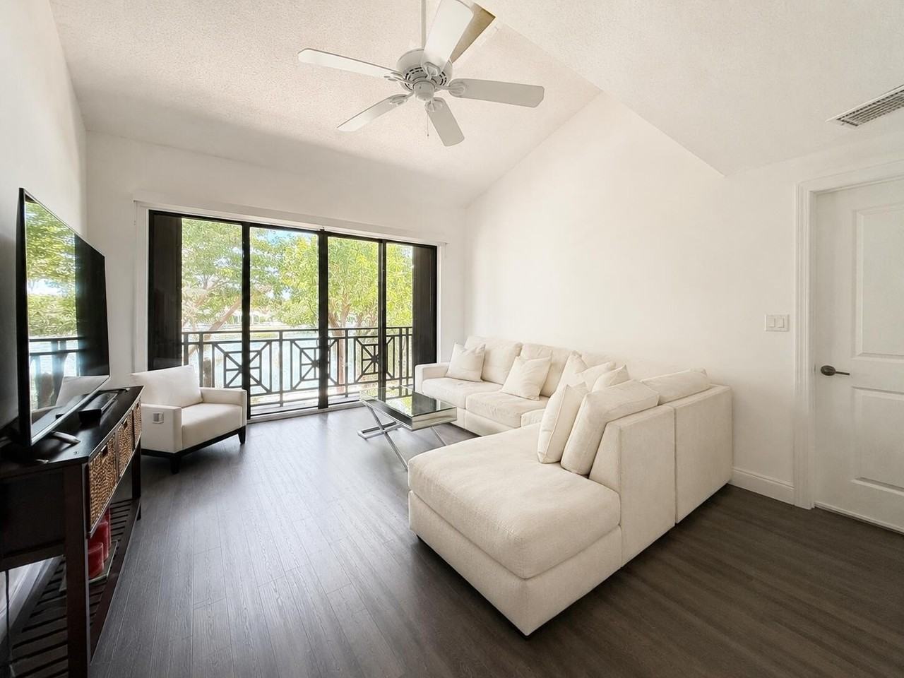 1645 S Ocean Ln #289 - Photo 3 of 26