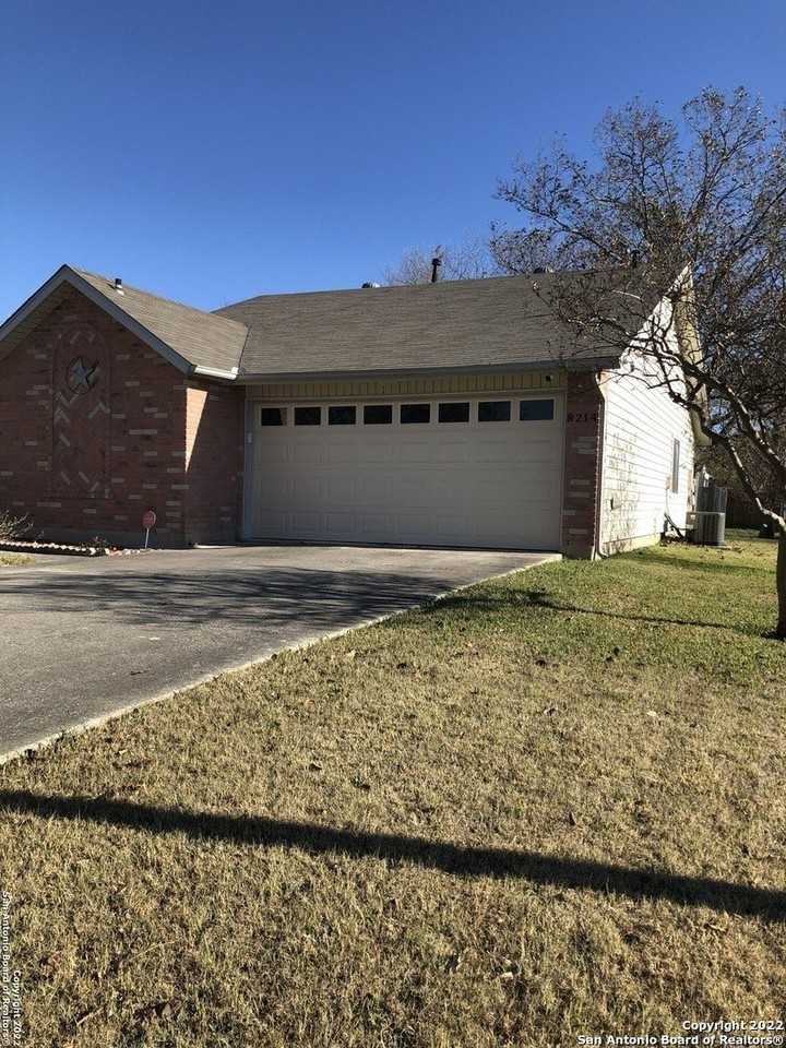 8214 Spring Town St - Photo 2 of 24