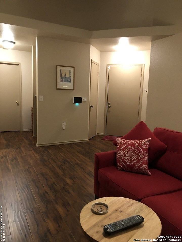 8214 Spring Town St - Photo 5 of 24