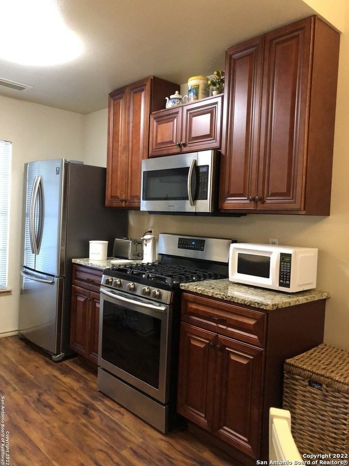 8214 Spring Town St - Photo 7 of 24