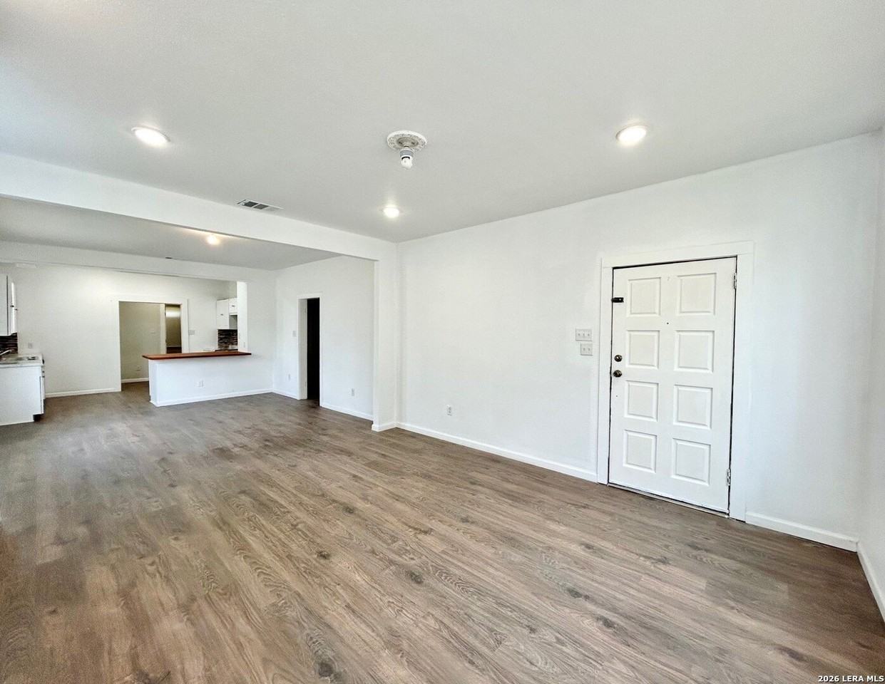 2623 W Houston St - Photo 2 of 21