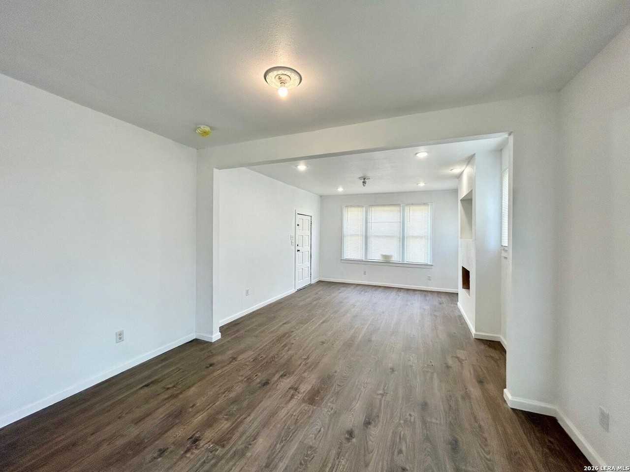 2623 W Houston St - Photo 3 of 21