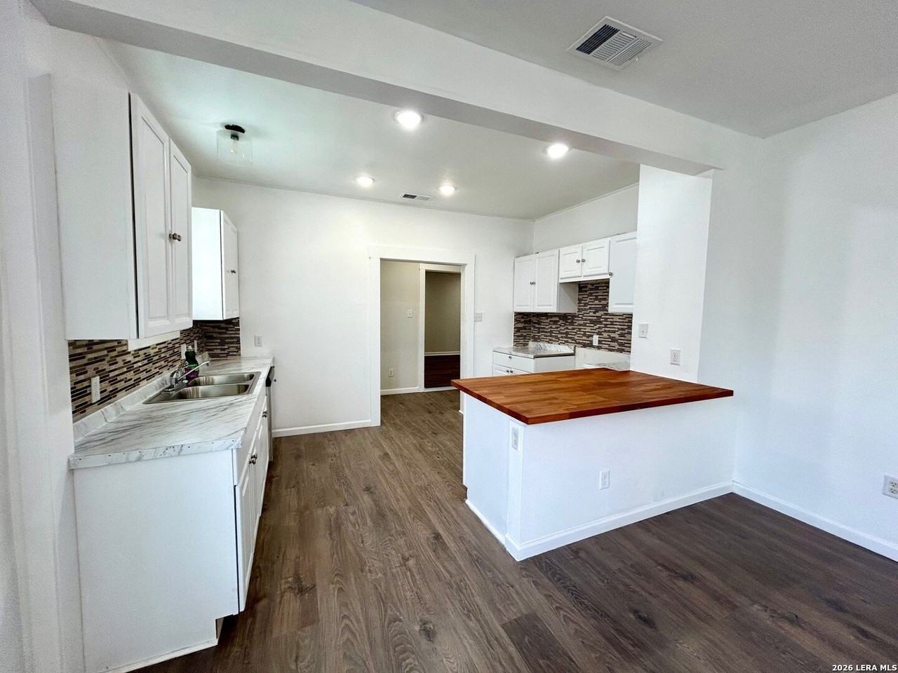 2623 W Houston St - Photo 7 of 21