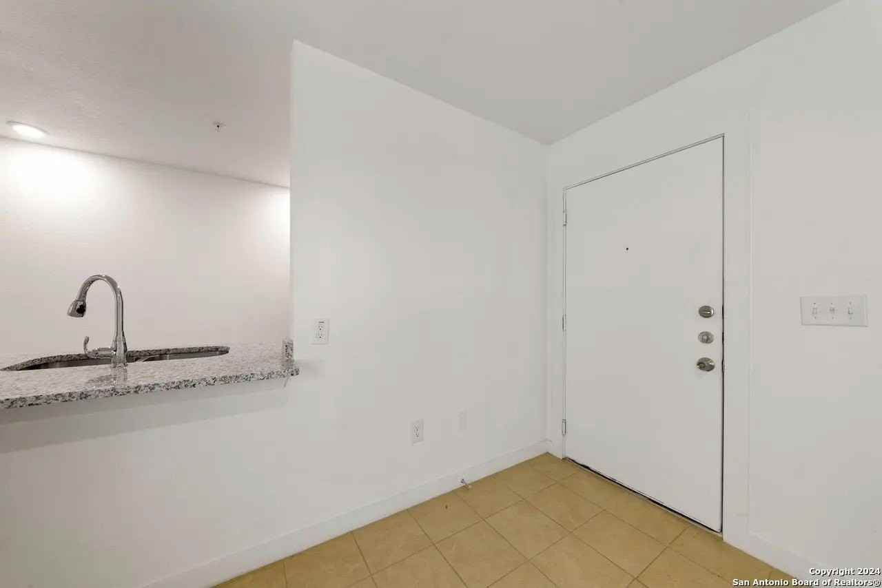 903 Canterbury #1104 - Photo 3 of 22