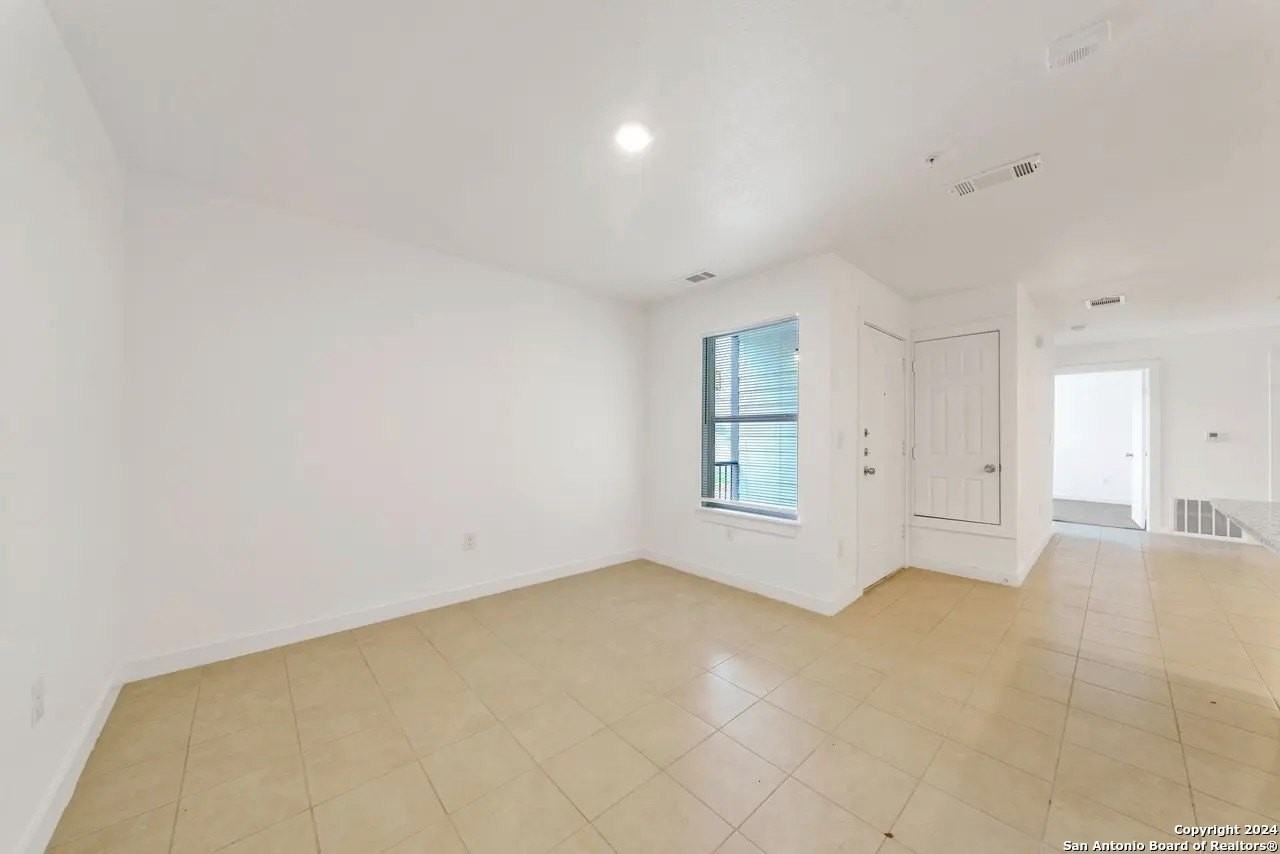 903 Canterbury #1104 - Photo 4 of 22
