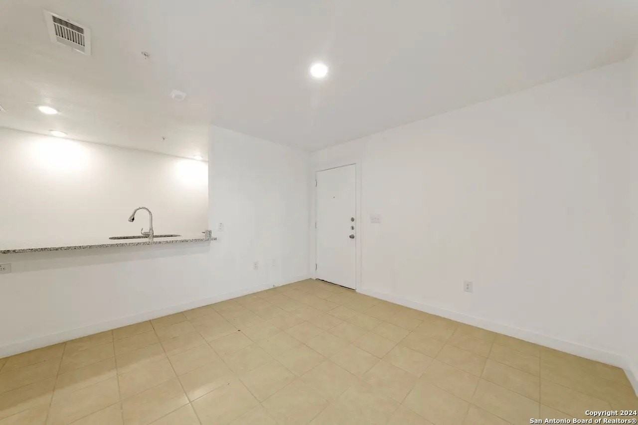 903 Canterbury #1104 - Photo 6 of 22