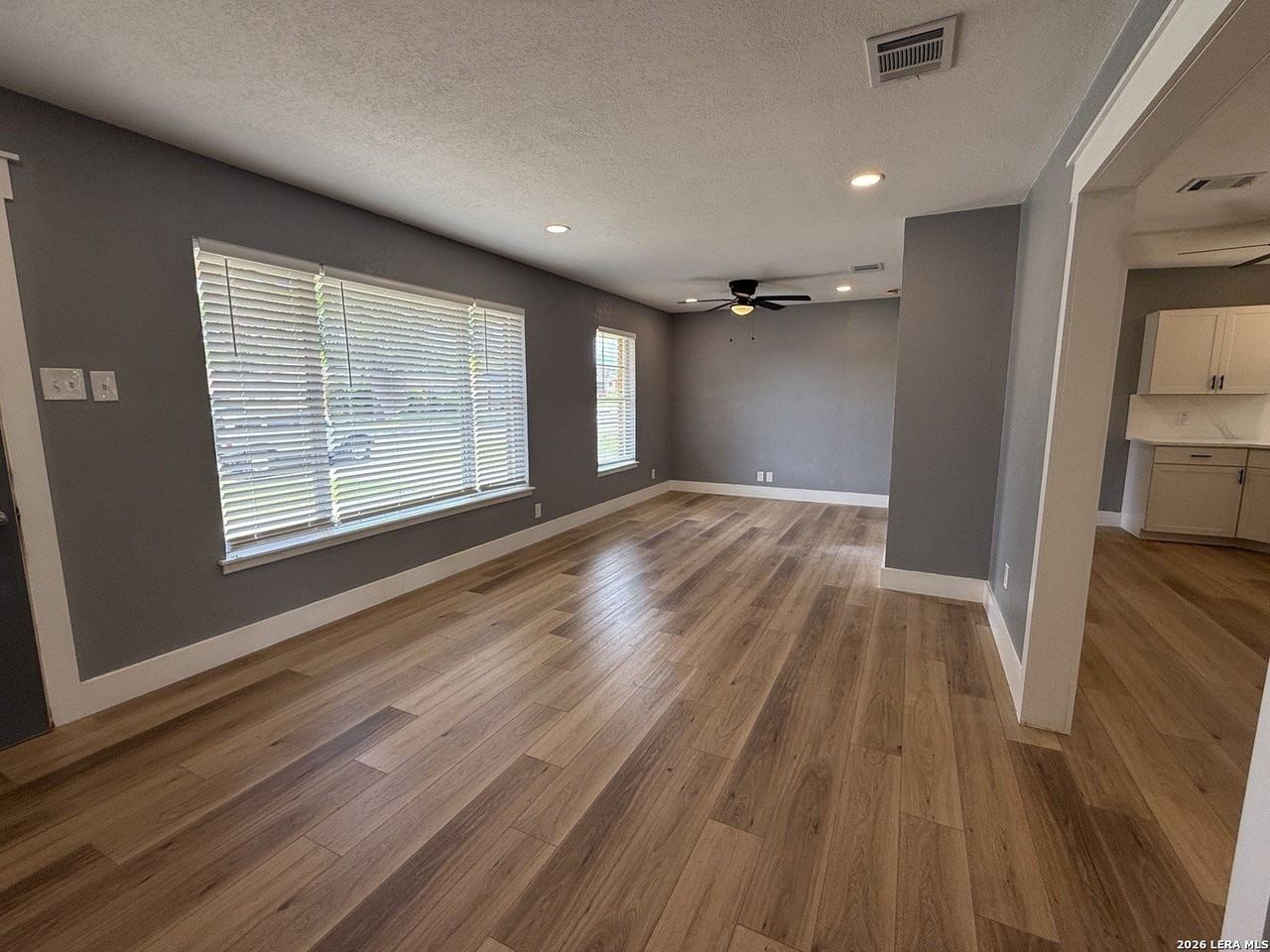 4410 Trailwood Dr - Photo 3 of 16