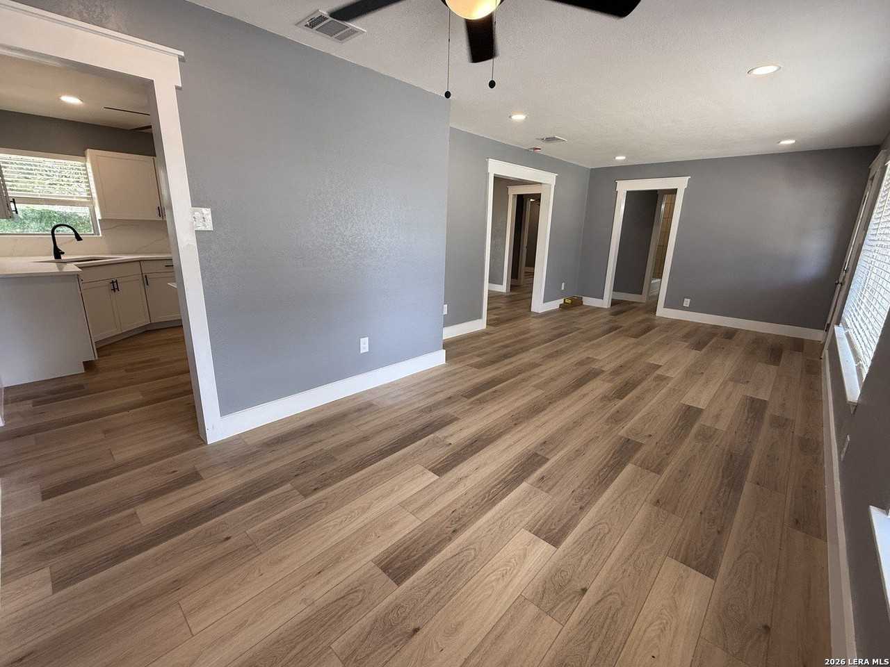 4410 Trailwood Dr - Photo 4 of 16