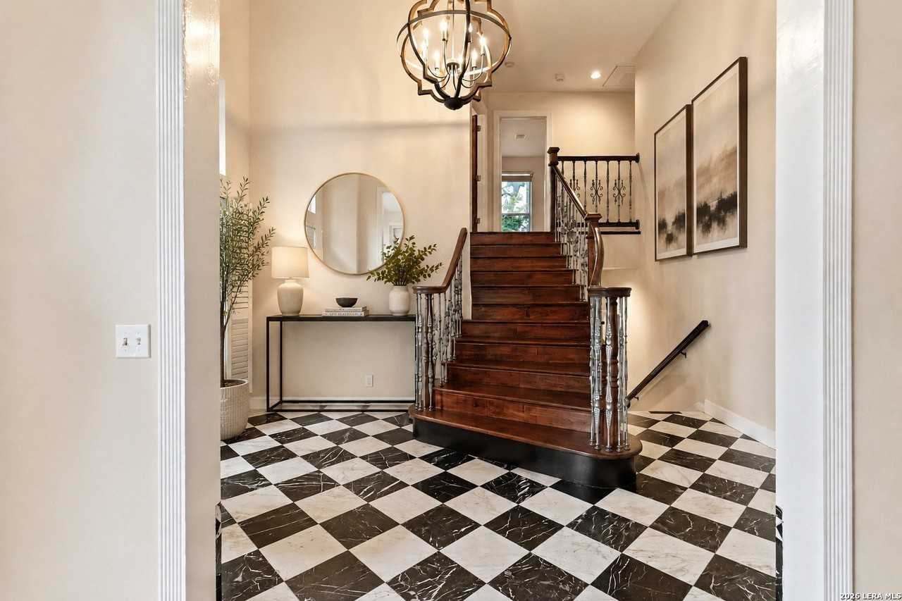 519 Mission Viejo - Photo 4 of 36