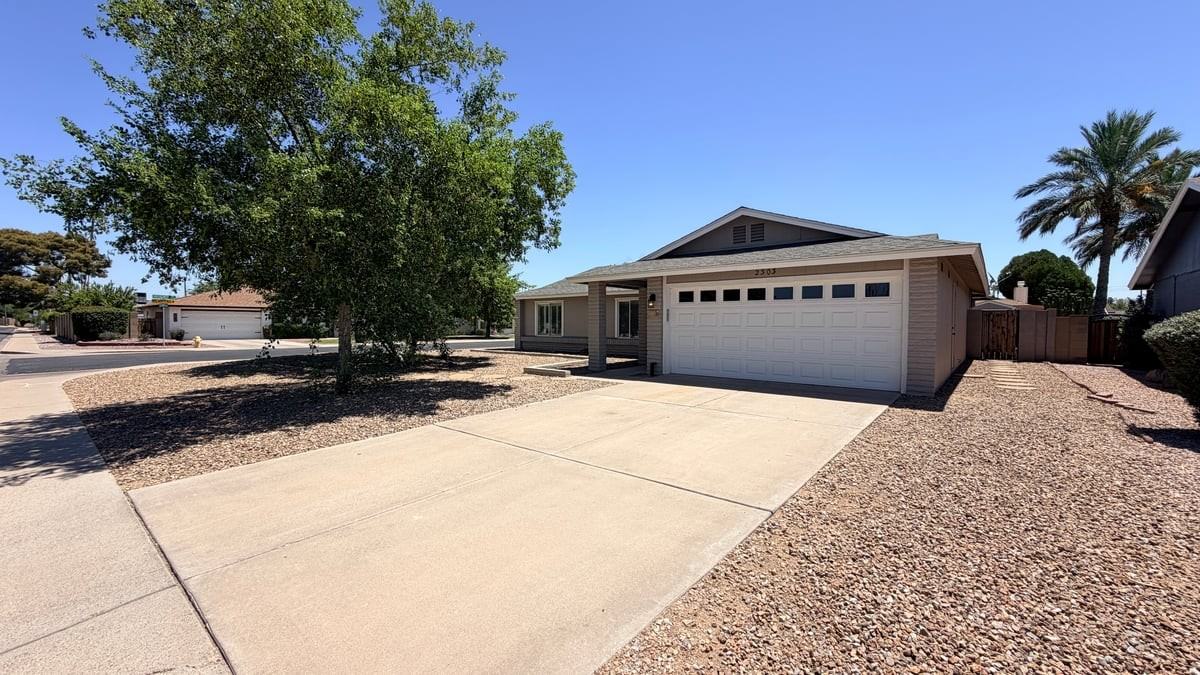 2303 S Cottonwood Dr - Photo 2 of 26