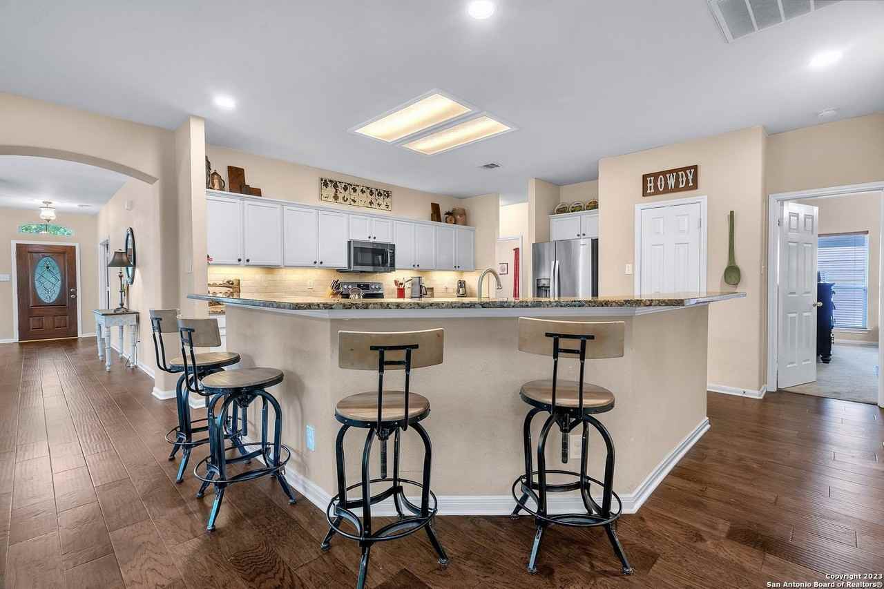 13443 Blackstone - Photo 7 of 28