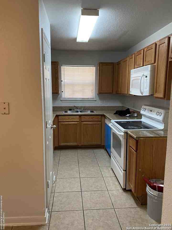 13618 Woodstone Way - Photo 6 of 20