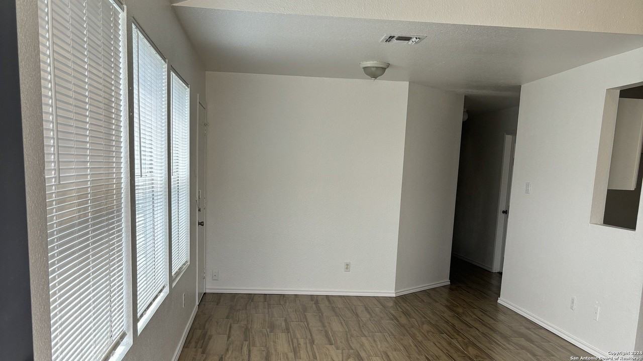 6315 Green Top Dr - Photo 4 of 20