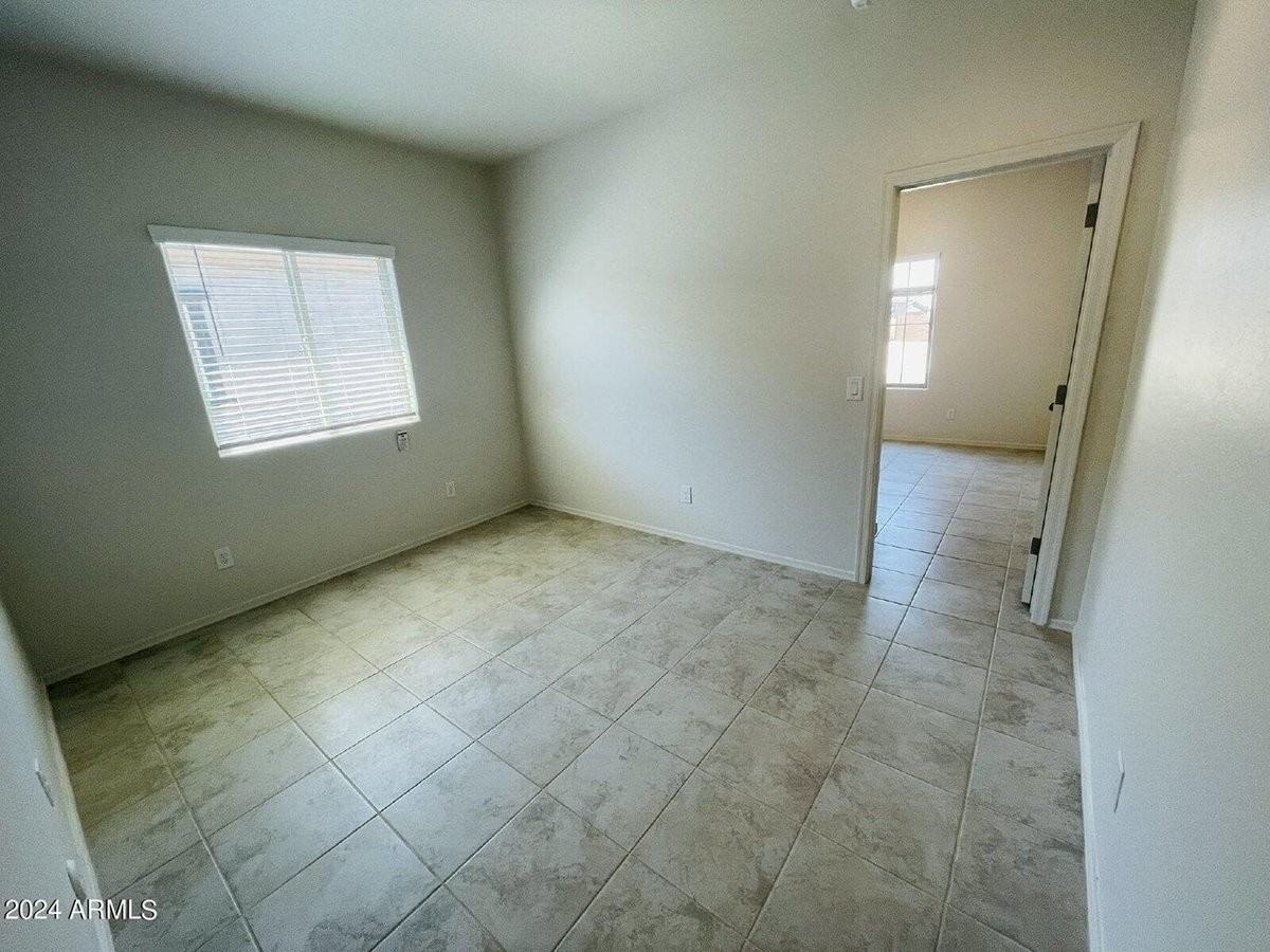 43691 W Yucca Ln - Photo 3 of 21