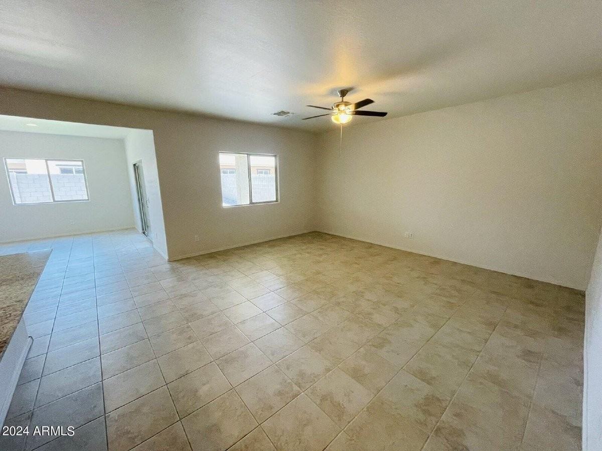 43691 W Yucca Ln - Photo 4 of 21