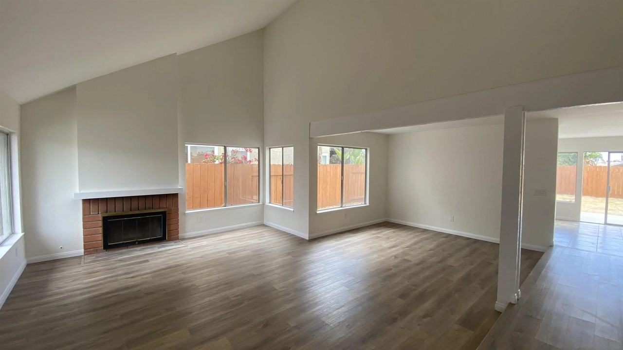 8703 Octans St - Photo 2 of 23