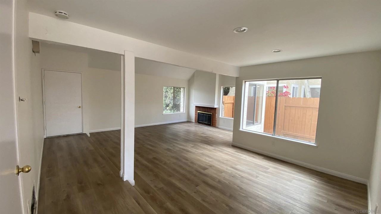 8703 Octans St - Photo 3 of 23