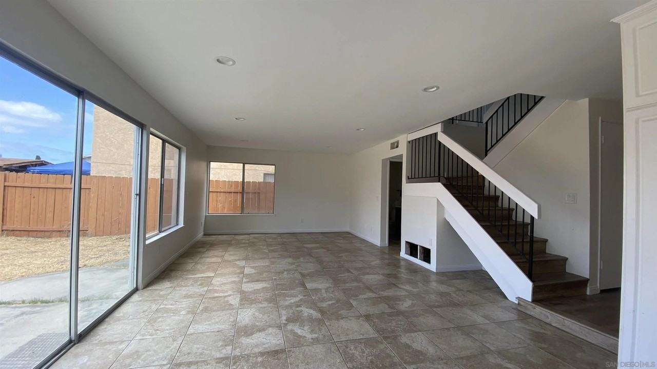 8703 Octans St - Photo 4 of 23