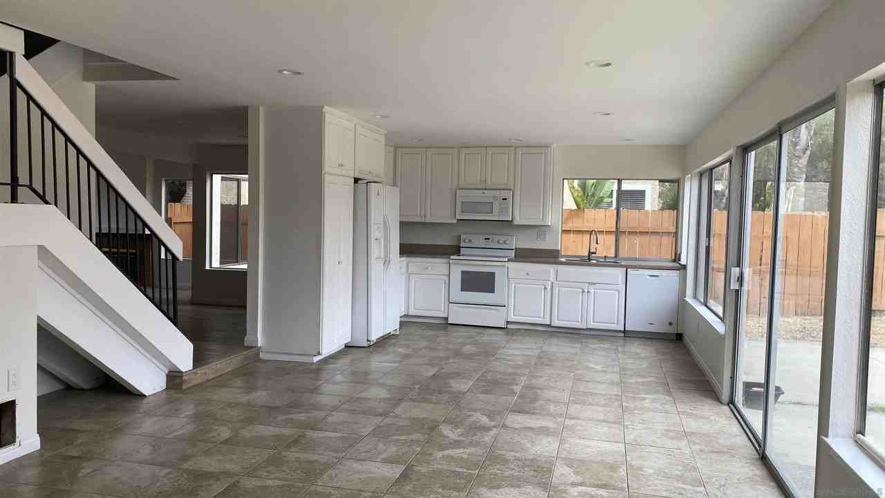 8703 Octans St - Photo 6 of 23
