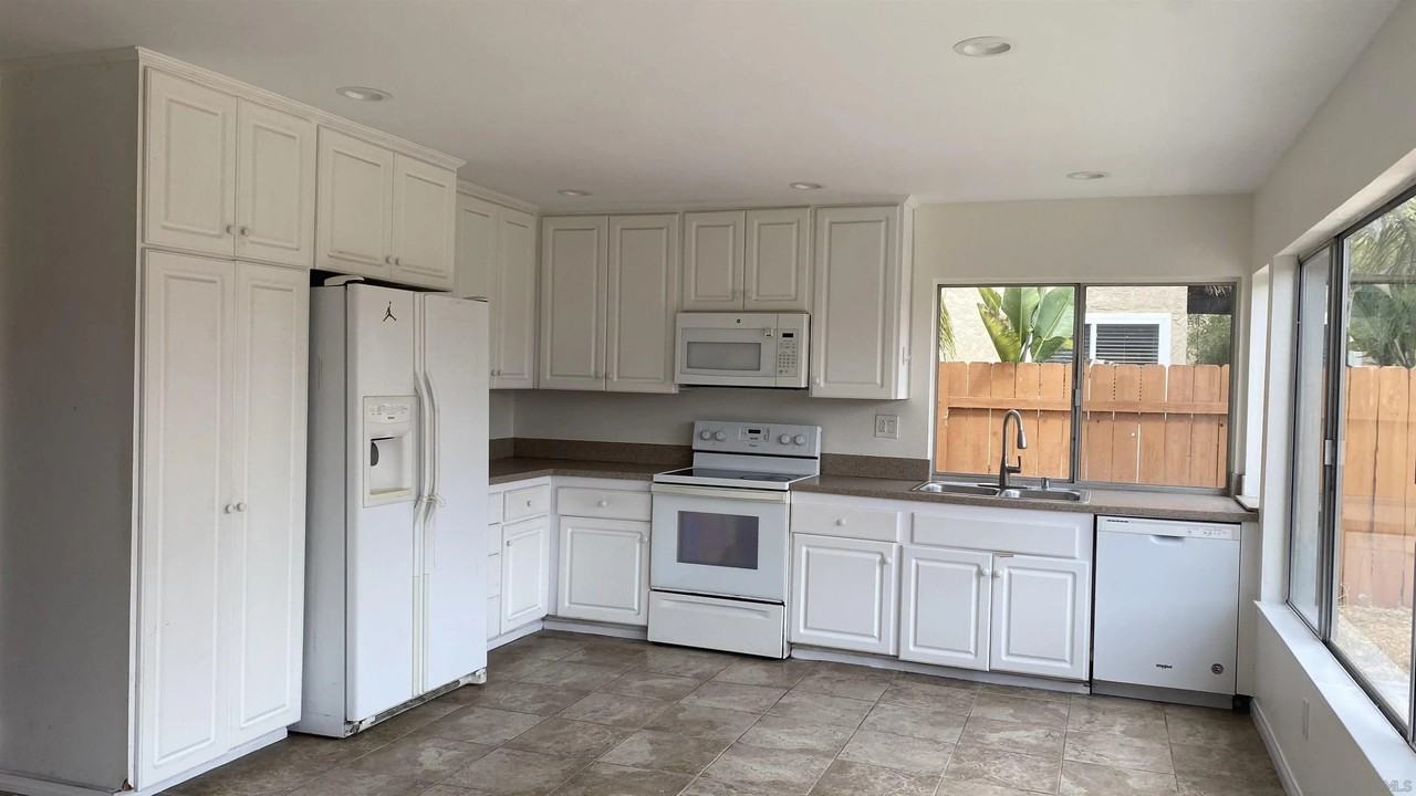8703 Octans St - Photo 7 of 23