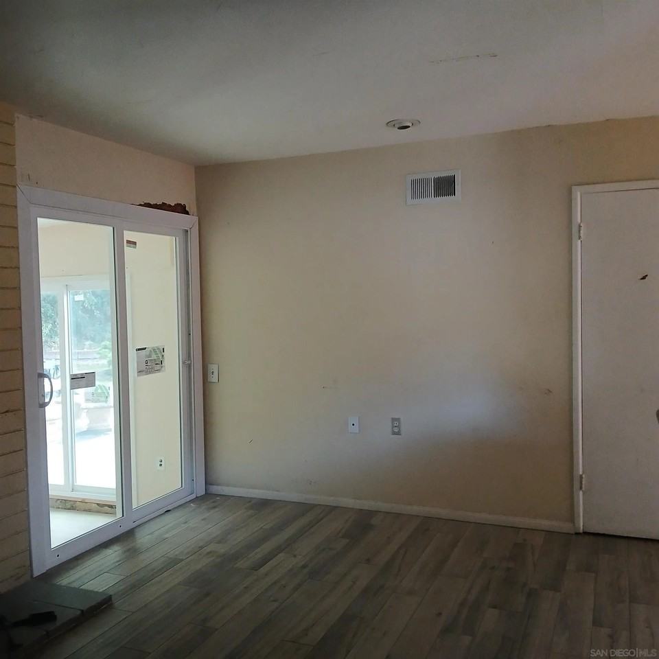 4849 54th St - Photo 7 of 15