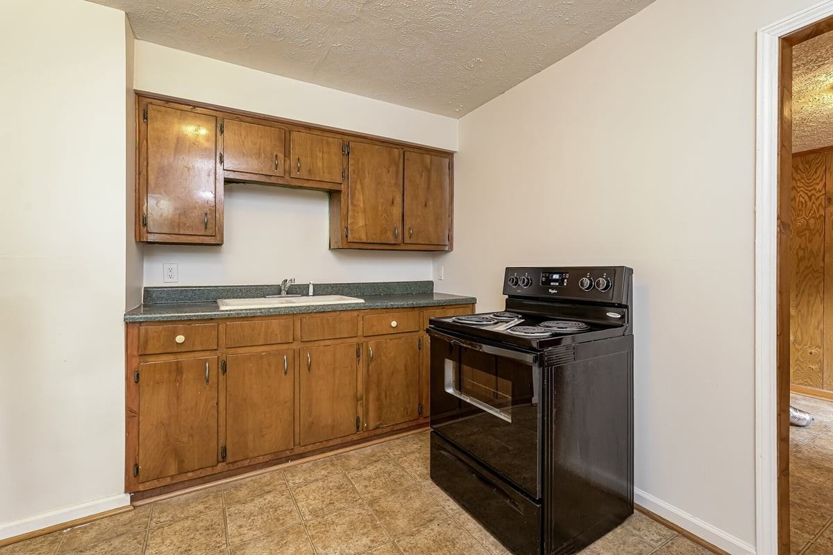 1103 Louise Rd - Photo 3 of 15