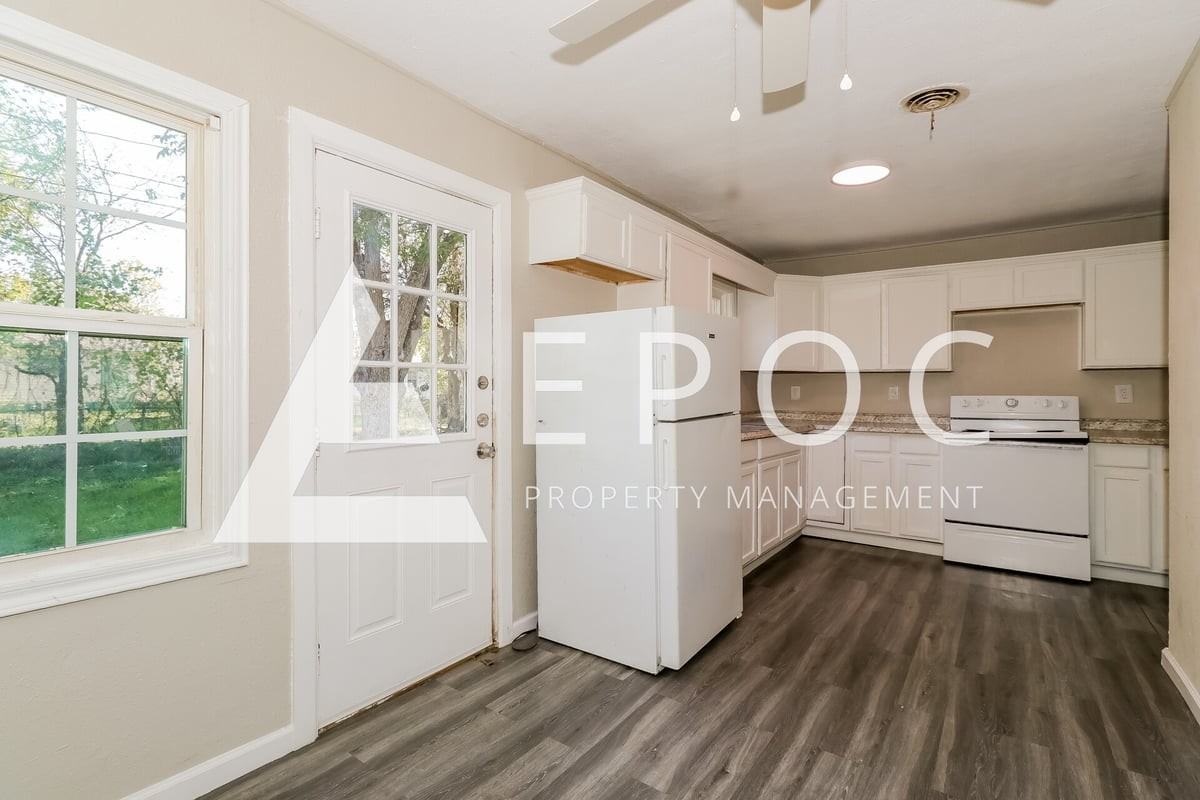 1821 S 57th St - Photo 4 of 15