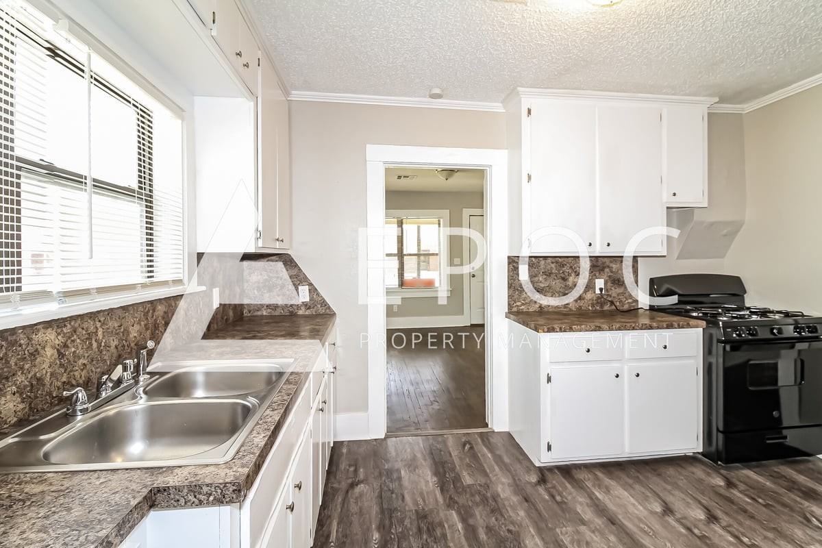 705 E Hughbert St - Photo 2 of 15
