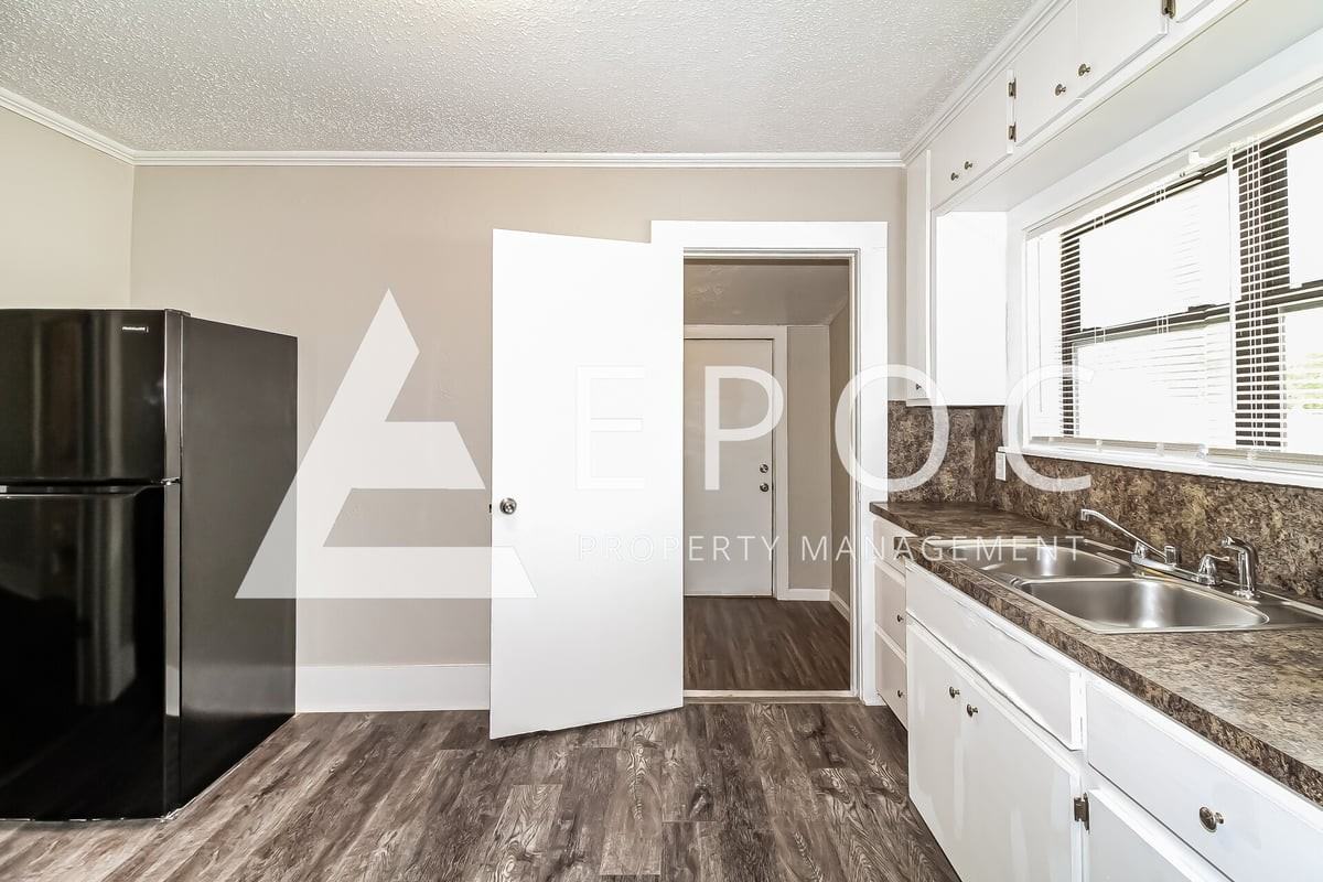705 E Hughbert St - Photo 3 of 15