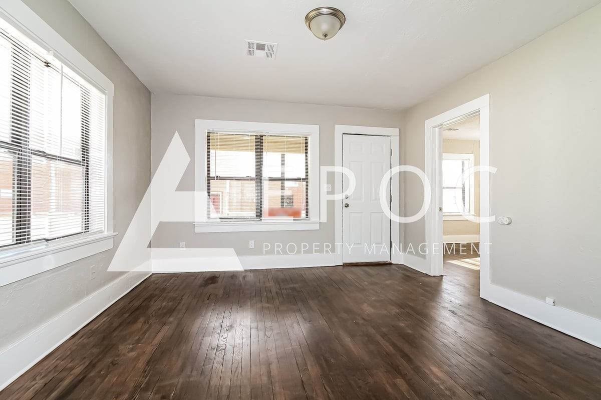 705 E Hughbert St - Photo 6 of 15