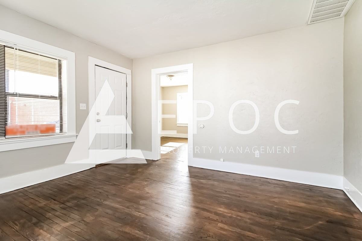705 E Hughbert St - Photo 7 of 15