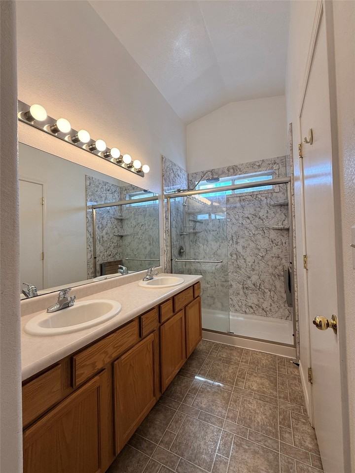 10639 Rockcliff Dr Nw - Photo 5 of 10