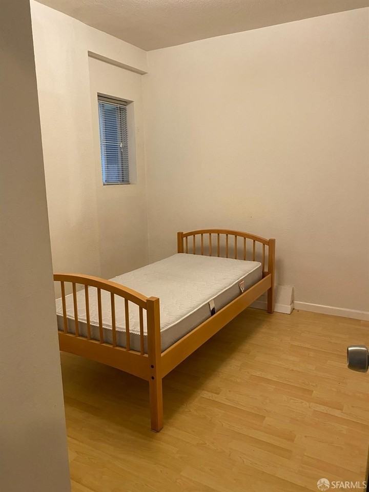 324 Cabrillo St - Photo 4 of 5