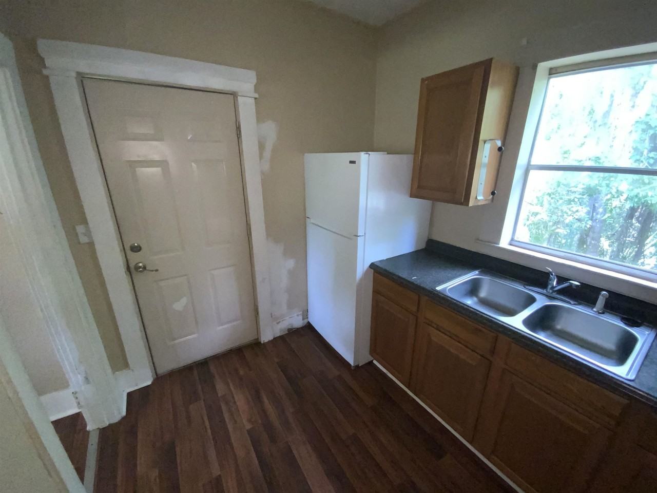 506 Bronson St - Photo 2 of 14