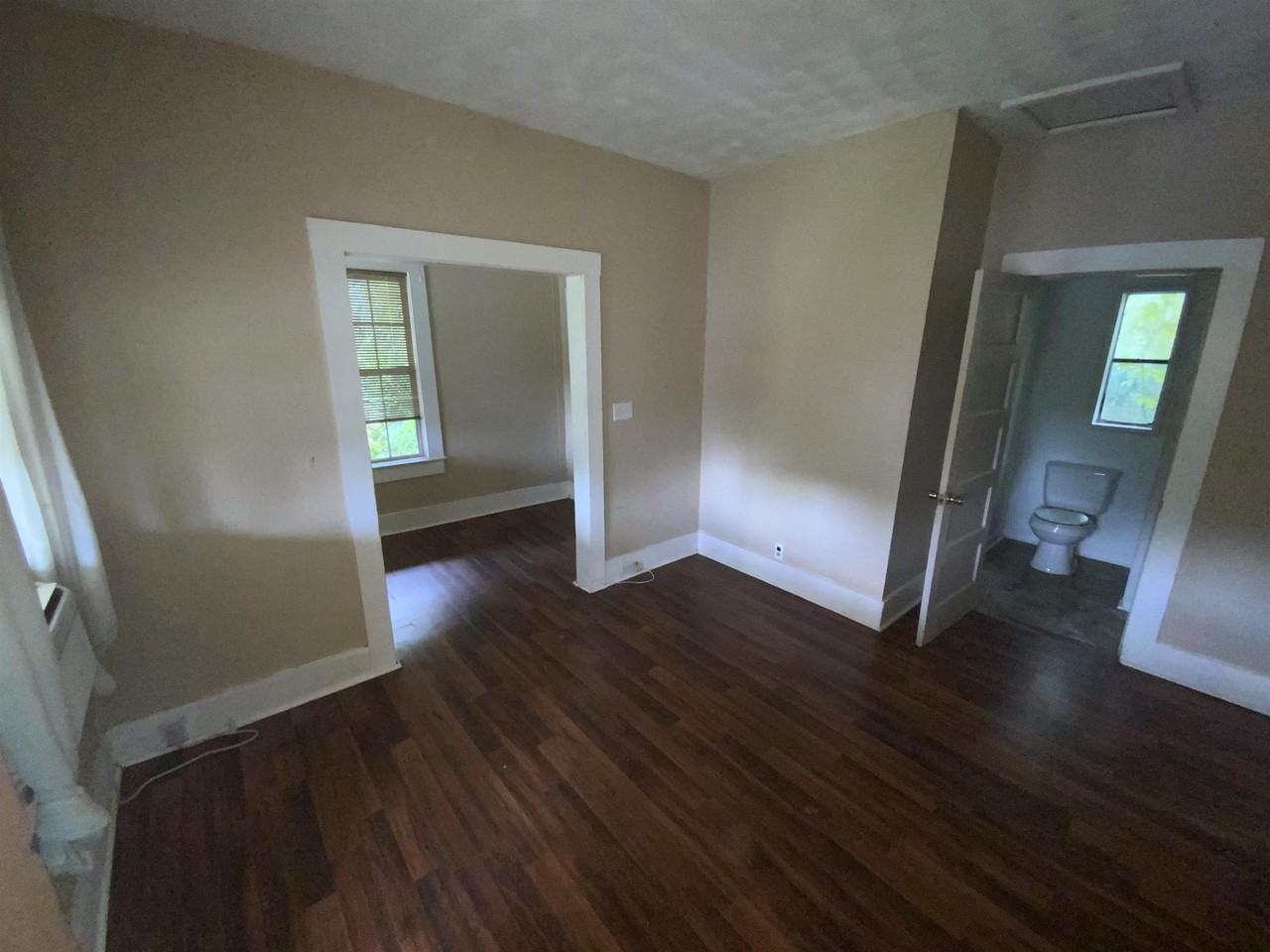 506 Bronson St - Photo 5 of 14