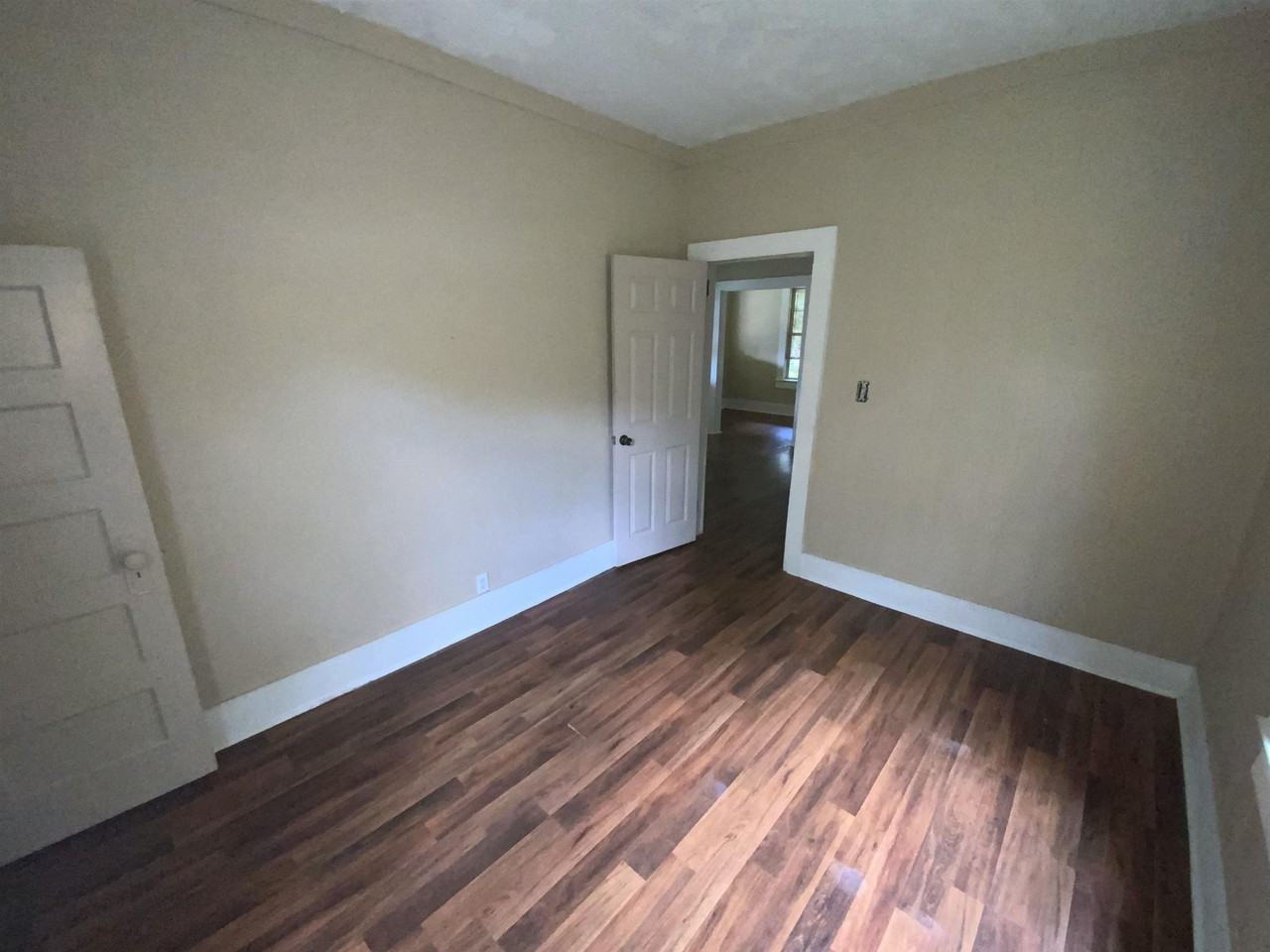 506 Bronson St - Photo 7 of 14