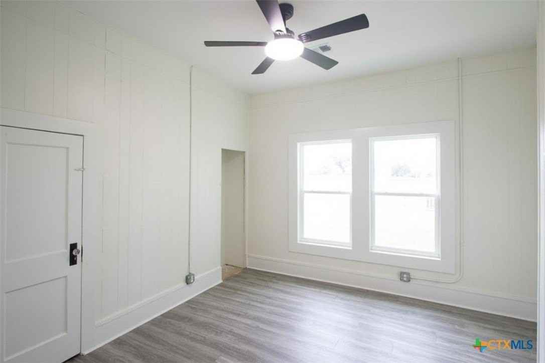 106 N Pear St - Photo 4 of 11