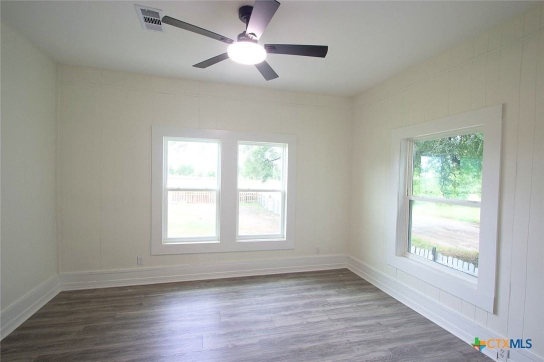 106 N Pear St - Photo 6 of 11