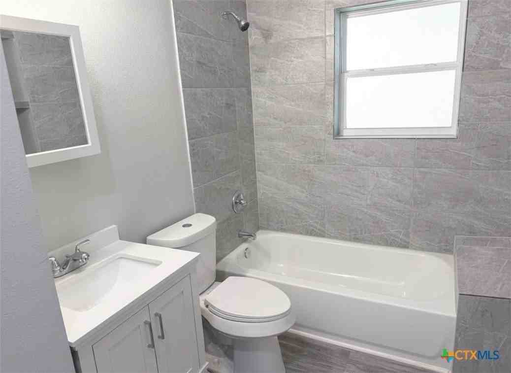 106 N Pear St - Photo 7 of 11