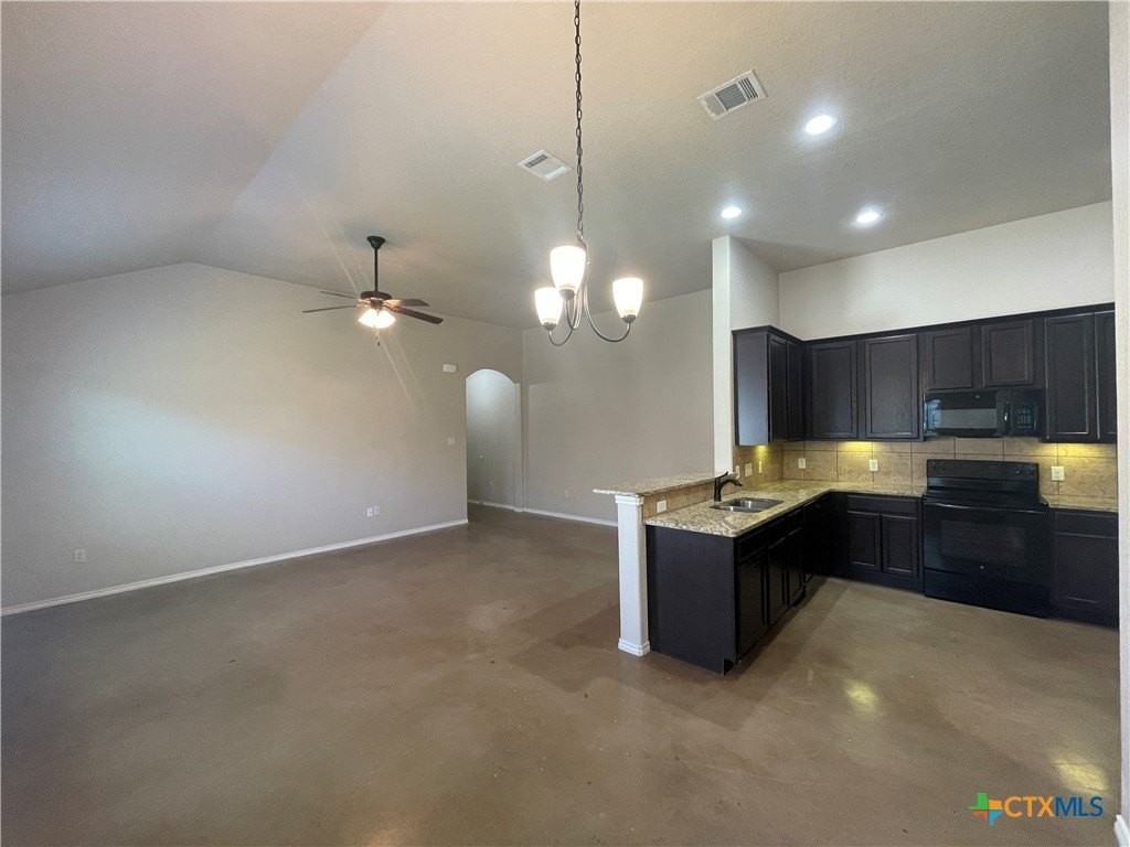 758 Saengerhalle Rd - Photo 5 of 29
