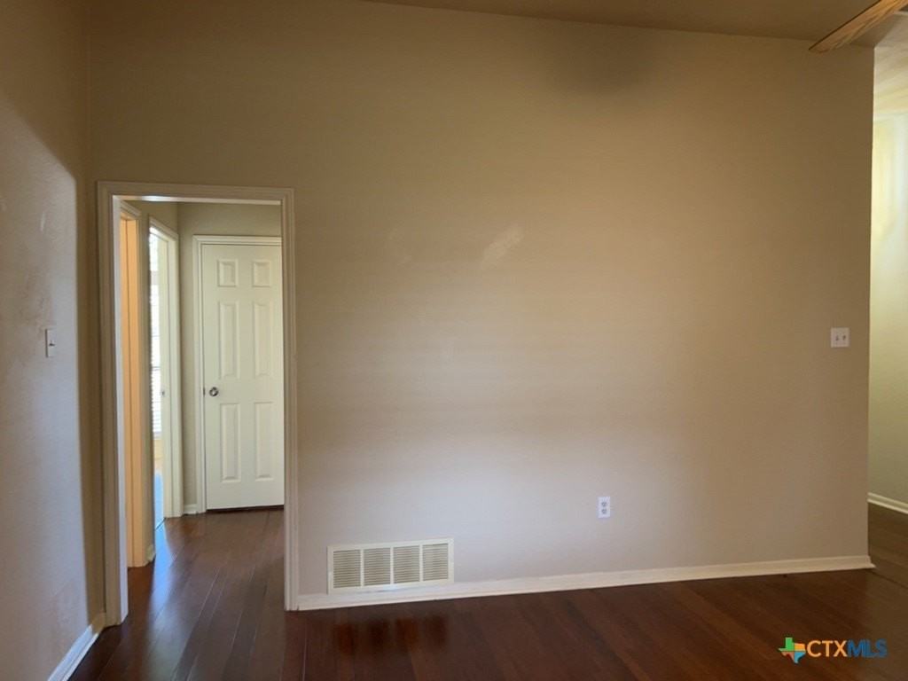 3906 Lone Oak Dr - Photo 2 of 15