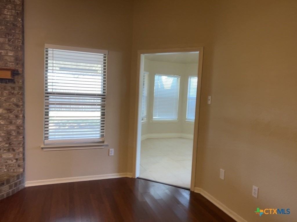 3906 Lone Oak Dr - Photo 4 of 15