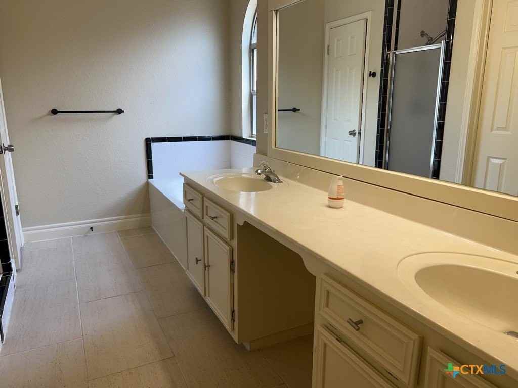 3906 Lone Oak Dr - Photo 6 of 15
