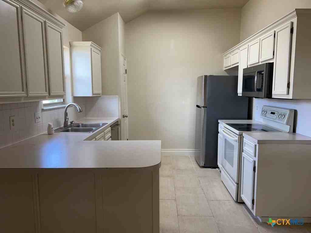 3906 Lone Oak Dr - Photo 7 of 15